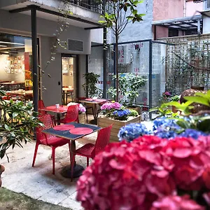 2* 酒店 努鲁子​​牙套房酒店